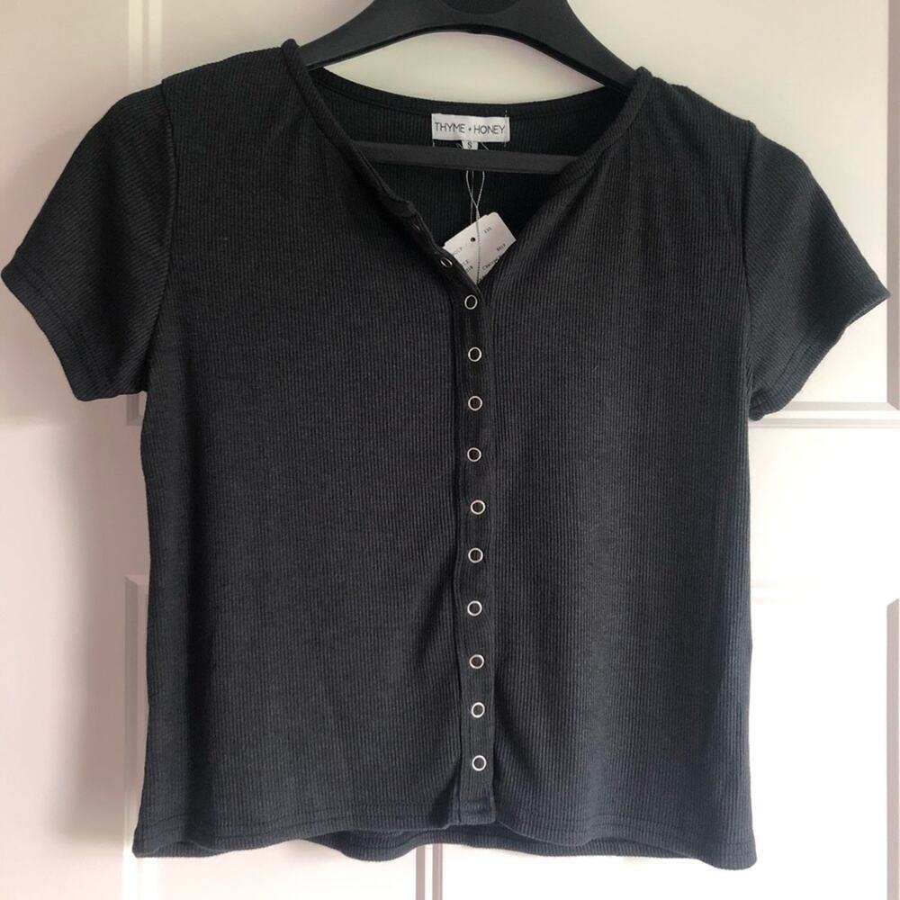 NWT Thyme and Honey button front short sleeve crop